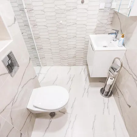 Cozy Chic Flat Stylish Center