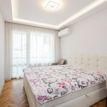 Cozy Chic Flat Stylish Center Apartmán