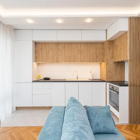 Cozy Chic Flat Stylish Center