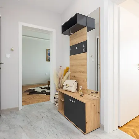 Cozy Chic Flat Stylish Center דירה וארנה