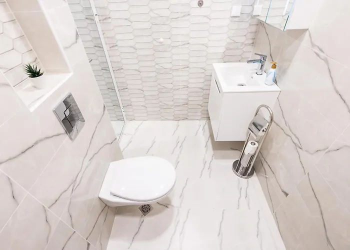 Cozy Chic Flat Stylish Center