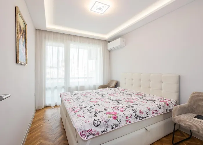 Cozy Chic Flat Stylish Center Апартамент